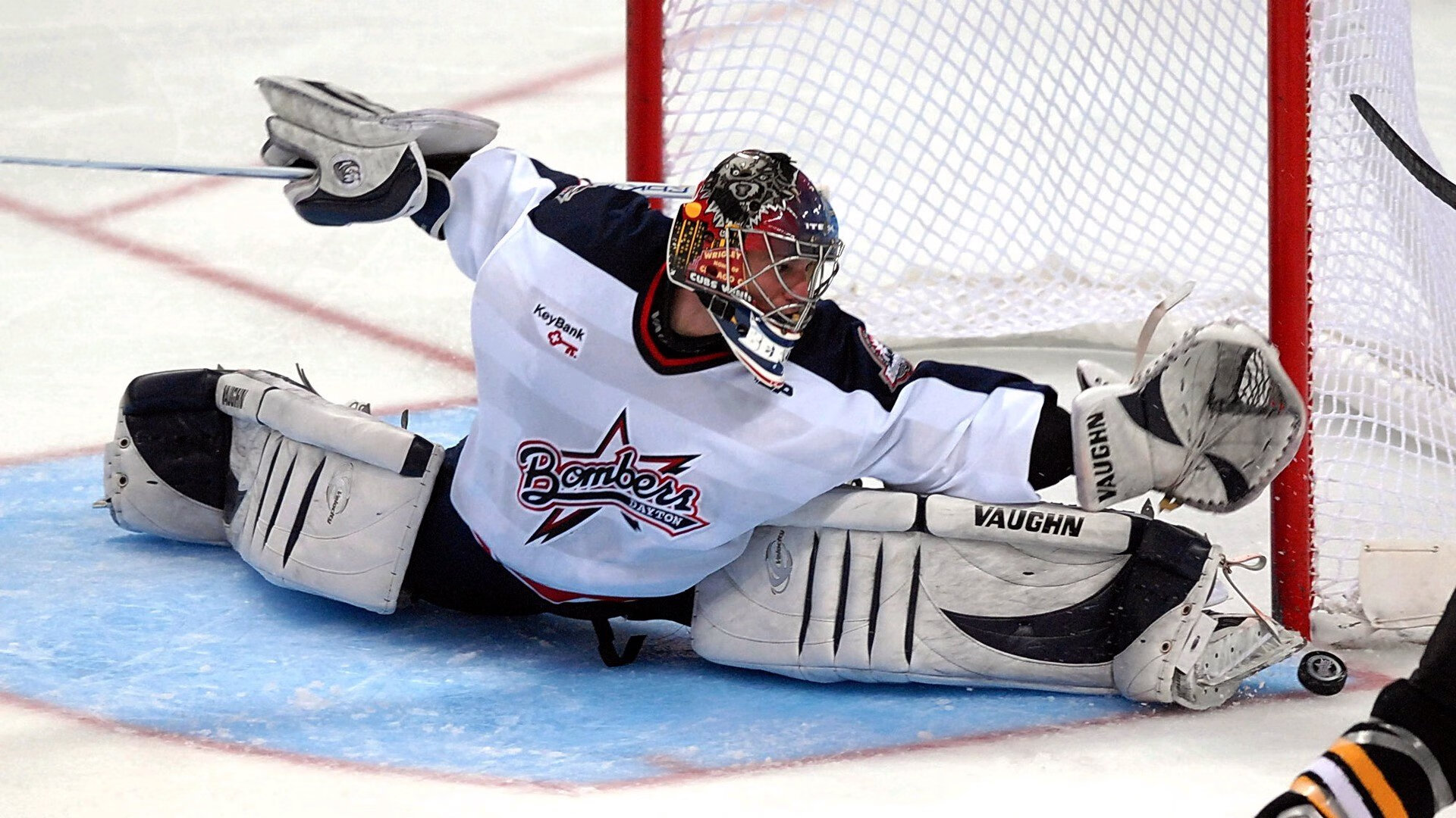 足球场创意灯光秀点亮夜晚，科技与艺术结合，足球场 灯光