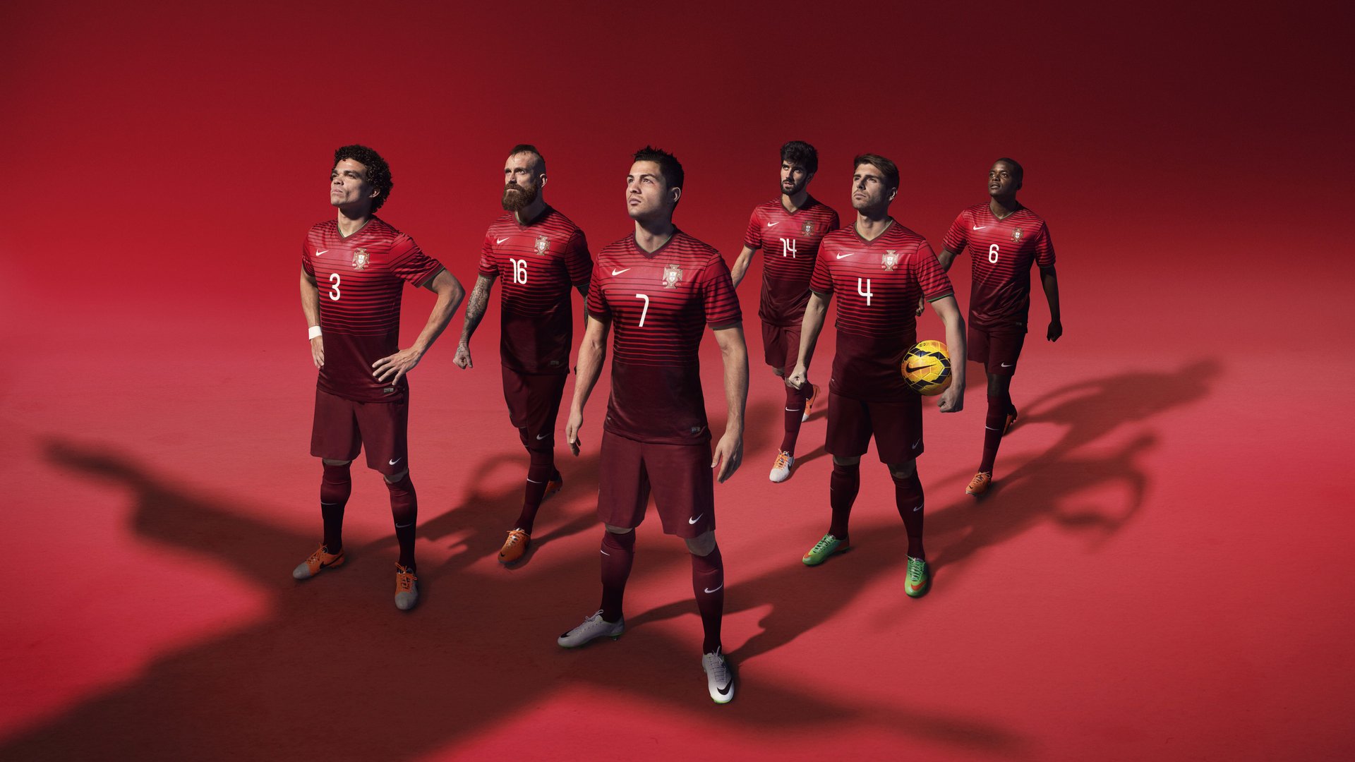 爱游戏体育APP下载-里奇·麦考的无畏精神激励了全黑队的一代又一代球员，里奇麦考橄榄球